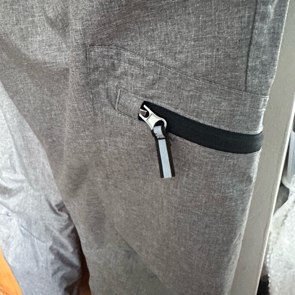 Worn once!! Stylish Gray Women's Boot Cut ski/snow pants - Picture 4 of 5